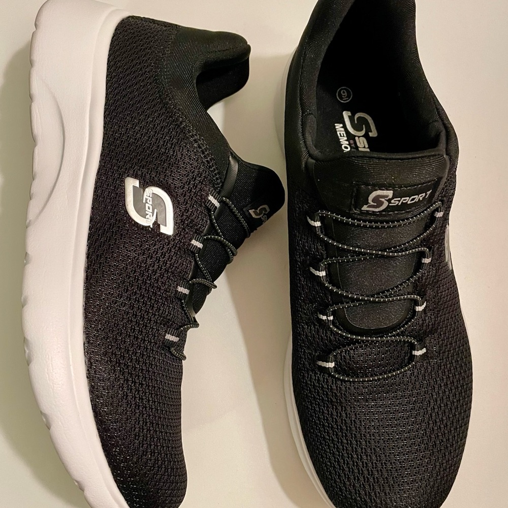 Sketchers Women’s Size 9
